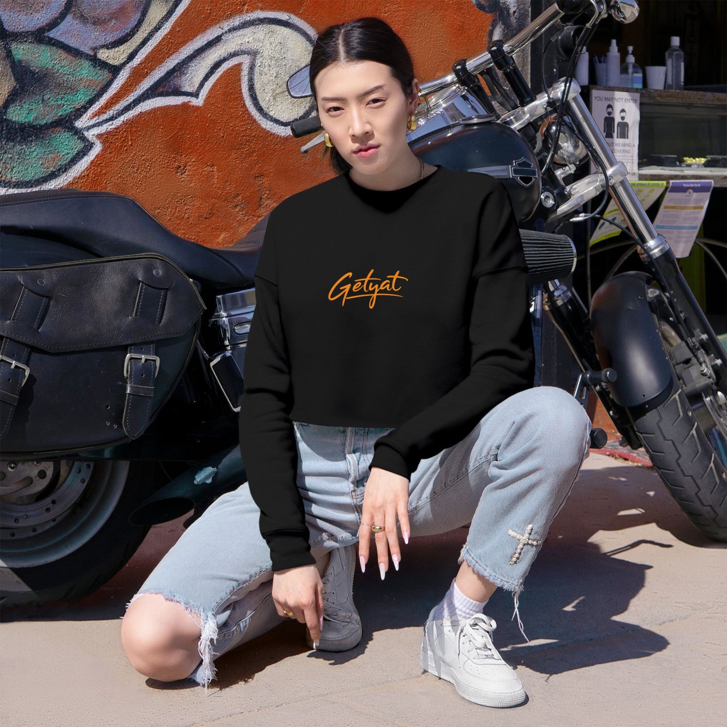 Women’s Cropped Sweatshirt – Dusty Rose “Getyat” Script Crop Top