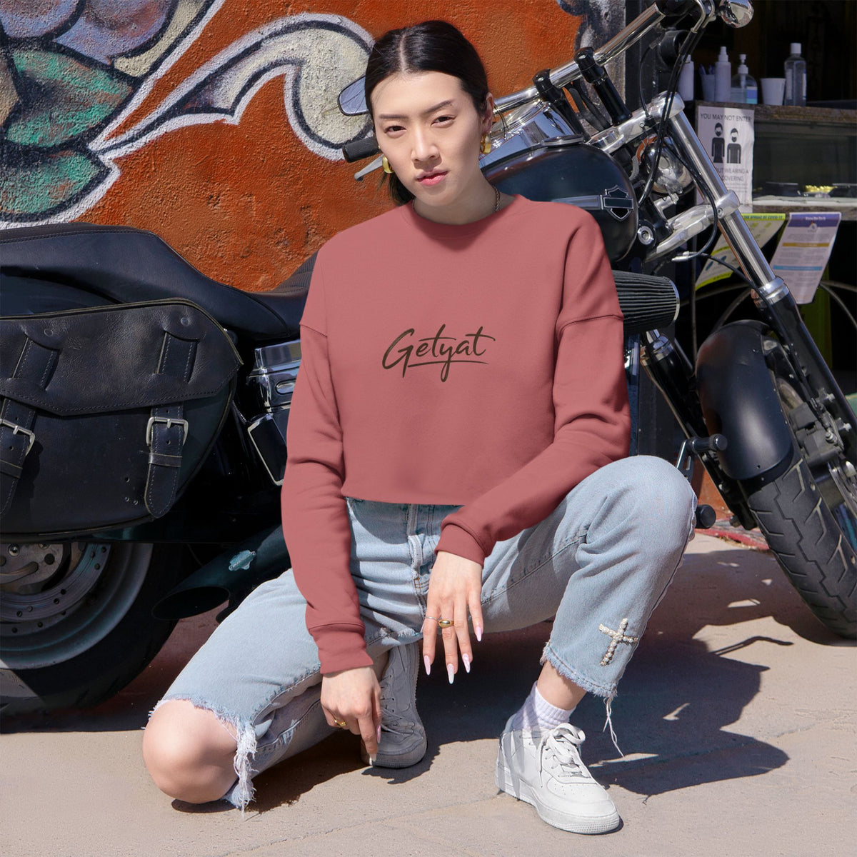 GETYAT Women’s Cropped Sweatshirt | Dusty Rose Script Graphic Crop Top